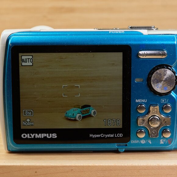 Olympus Stylus 850SW / 8MP Digital Camera / 3x Optical Zoom / Blue - Picture 7 of 10